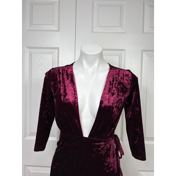 Tobi Wrap it Up Velvet Mini Dress Wine Deep V Neckline Women's Small NWT - Picture 3 of 13